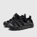 내가치킨 | 깊은 밤의 숲과 거친 계곡을 닮은, 킨 여성 샌들 x 스노우피크 하이퍼포트의 압도적 무드