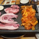 돈벼락김치삼겹살 이미지