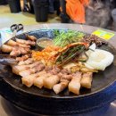 육밀168 | 공덕 삼겹살 맛집 | 무쇠뚜껑 육즙 터지는 제주 흑돼지 오겹살