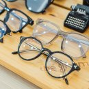 채플린 안경 콘택트 이미지