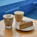 커피고래 | 강릉 강문해변 근처 대형 카페 초당 고래로스팅 옥수수커피 후기!