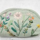 손끝에서 피어나는 프랑스 자수 이미지