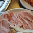 두툼한 숯불생고기 이미지