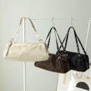 아일렛 | [가을 무드] 아델리아 누벅 숄더백 후기! 아일렛 펀칭 &amp; 사각 쉐입의 세련된 디자인