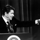 Kuroda’s Reagan Moment: A ‘Stay the Course’ Plea- wsj 11/5:일본 중앙은행(BOJ) 총재 Kuroda, 디플레이션 극복 향후 양적완화 정책 지속 재차 강조 배경 이미지