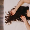 (침실) 침대 머리맡 ‘이 물건’ 당장 치우세요 이미지