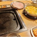 친구와 돌담길 이미지