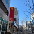 맥도날드 앞 버스정류장 이미지