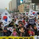 태극기집회, 촛불집회를 압도하기 시작 '새로운 한국'과 '탄기국' 성탄전야 탄핵반대집회 이미지