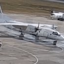 러시아 공항직원 비행기 프로펠러에 치여 즉사.gif 이미지