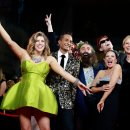 2025년 제65회 로지 어워드의 레드카펫 룩과 최고의 순간들 이미지