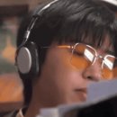 안경 슬쩍 올리는 손끝~~ 이미지