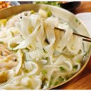 뜰안에 칼국수 이미지