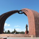 빅토리 광장에서 비쉬켁의 슬픈 역사를 읽는다:키르기스스탄-중앙아시아 이미지