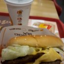 정신차린 롯데리아의 신작 &#39;더블 x2 햄버거&#39; 이미지