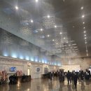 천안역 동부광장(0655) | 천안 신상 웨딩홀 티웨딩 투데이홀 리모델링 후 버진로드가 유니크한 결혼식 하객후기