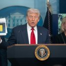 [속보] 트럼프 "다음주 반도체 관세 설정…美서 생산 안 하면 높은 관세" 이미지