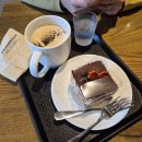 당근(carrot) | 스타벅스 붉은말 당근밭 케이크, 디카페인 더블 에스프레소 크림라떼 후기