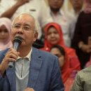 Hounded by graft probe, fearing safety Malaysia&#39;s Najib seeks protection 이미지