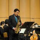 색소폰 연주 이미지