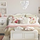 화이트&핑크&그레이 침실 인테리어/샬라라 밝은컬러의 침구로 꾸민 침실꾸미기 이미지