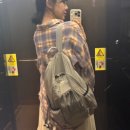 퍼피데일리 | 경량 백팩 코디 네이키드니스 에어립 퍼피 백팩 포그블루 착용샷