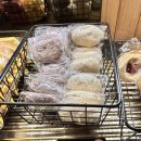 버스정류장(태극당 앞) | 태극당 본점 방문 후기(옛날 사라다빵, 다쿠아즈, 레몬마들렌)