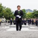 참배 행렬 이어진 봉하마을…고 노무현 전 대통령 서거 16주기 이미지