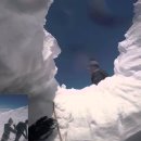 스키타다가 크레바스에 빠지는 영상 이미지