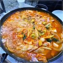 장미아파트 402동 앞 | 장미아파트상가맛집 압구정뽀글이 부대찌개,가오리조림,떡도리탕 후기