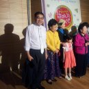 어제(5월21일) 새영화"할머니는 1학년" 시사회에 VVIP일반인 홍보차 -기자회견장에서 연예인들과 함께 홍보를 인터뷰했습니다 이미지