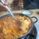 월수금 통돼지 김치찌개 이미지