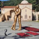 태양의 후예 동상 이미지