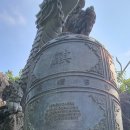 베트남 닌빈의 유니콘 마운틴(Unicorn Mountain)에 올라 시내를 내려다 보다 이미지