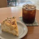 노멀크러시 | 천안 신부동 카페 노멀크러시 | 옥수수 크럼블 치즈케이크 디저트 맛집 후기