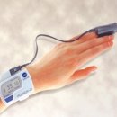 [장비]휴대용 혈중산소량 측정기 이미지