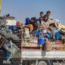 피난을 떠나는 가족 이미지