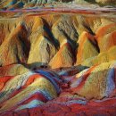 중국의 丹霞地形地質學公園(Danxia Landform Geological Park)에 있는 무지개산들 이미지