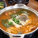 풍성한 손칼국수 이미지