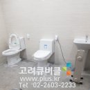 경기도 김포시 HPM노몰딩형화장실칸막이 화이트오크 색상의 솔리드큐비클 시공 이미지