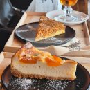 라녹 | 제주 애월 카페 라녹-바다가 보이는 카페. 독일식 수제 디저트 한조각, 흑맥주맛 아메리카노 한잔.