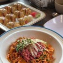 육회랑 연어랑 이미지