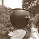 물동이 이고 가는 이미지