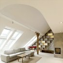 넓은 다락방 이미지