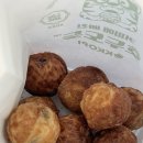 커피에 빠진 호두도둑 이미지