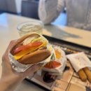 맥모닝 신메뉴] 더블 그릴드 치킨 모닝 버거, 내돈내산 할인 꿀팁 후기, 아침에 먹는 존맛 햄버거🍔🍟