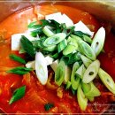 돼지고기듬뿍넣은김치찌개 이미지