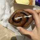 런던 베이커리 맛집 번스프롬홈 buns from home 시나몬롤 바닐라커스터드 후기