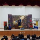 책 읽어주는 마술사 이미지