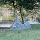 종이접기의 기하학을 금속에 각인하는 조각가, 염시권 작가의 독특한 조형물 이미지